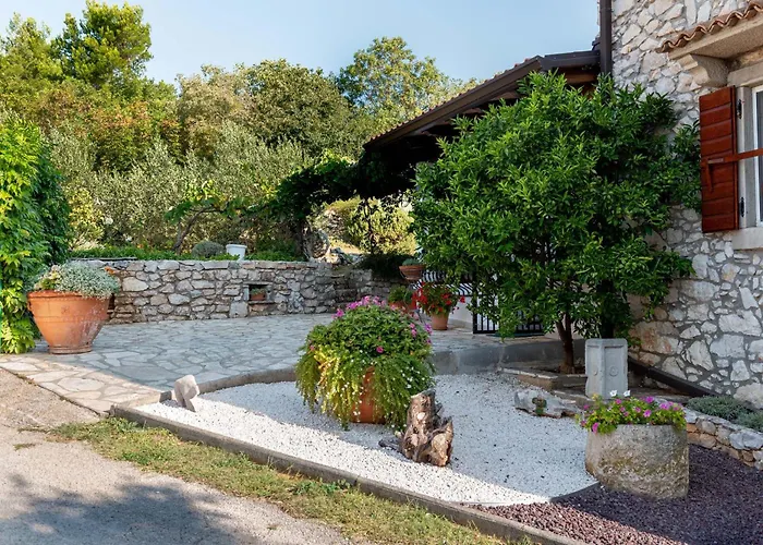Haus Salakova A Lovely Vintage Stone House Vikendica *