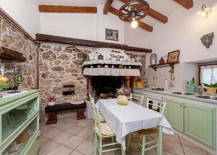 Haus Salakova A Lovely Vintage Stone House Vikendica *